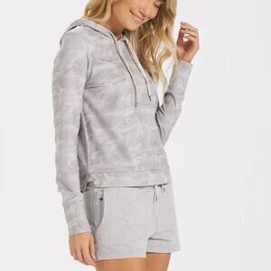 Vuori Halo Essential Camo Hoodie Womens M Grey Pullover Lightweight Altheisure